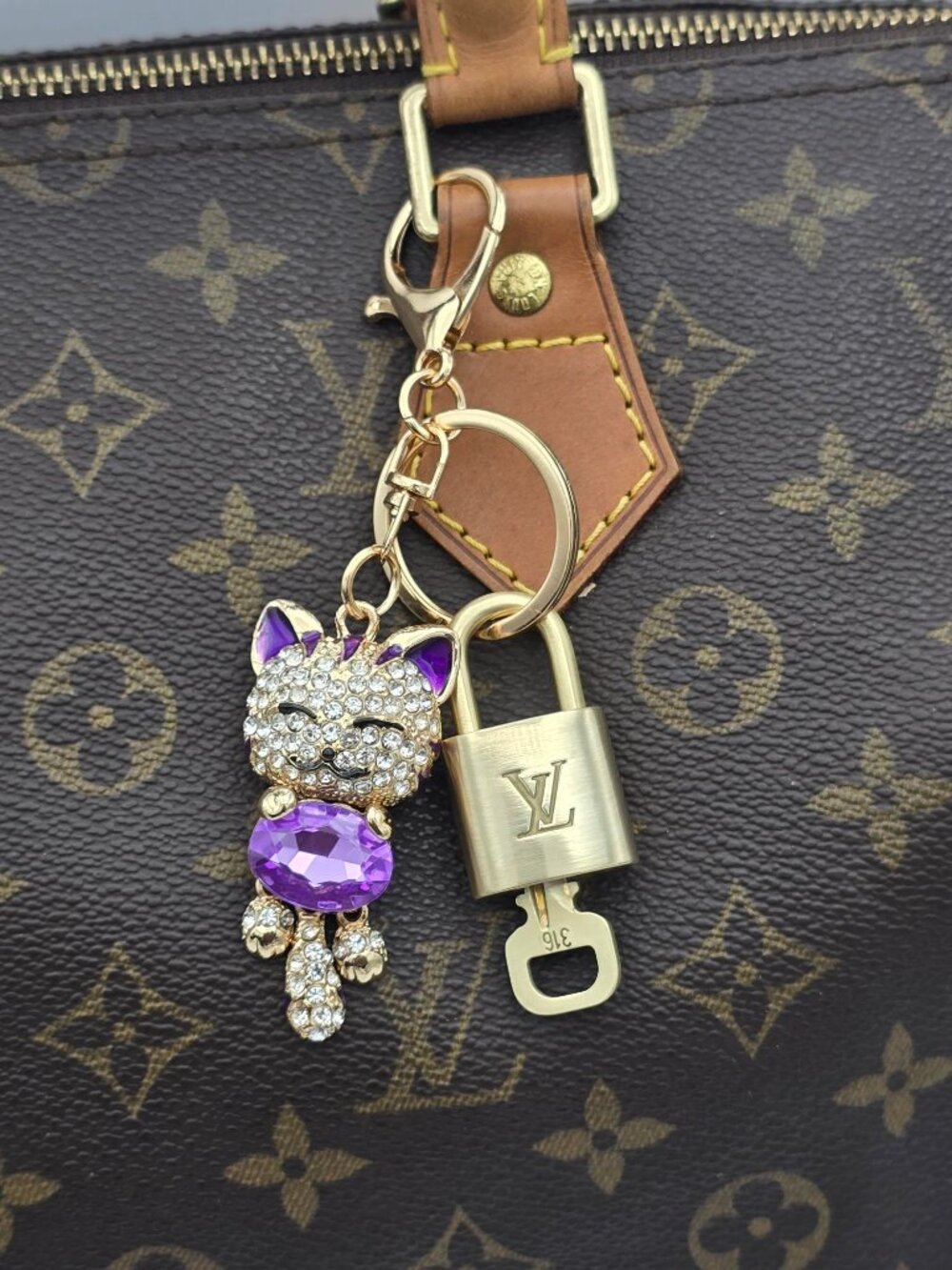 Louis Vuitton Gold Padlock 🔒 Key Set Authentic LV w/ Unbranded Cat Keychain